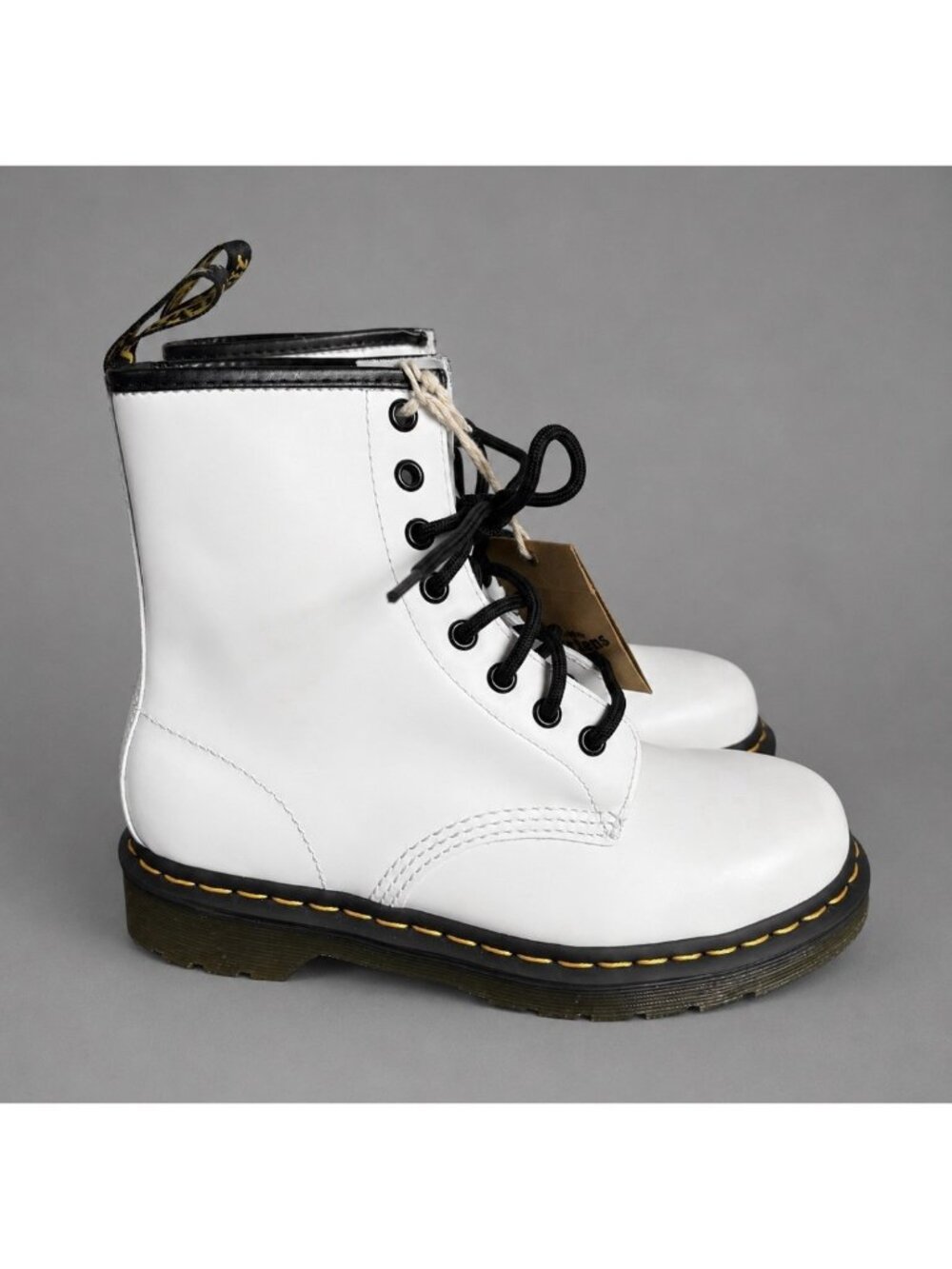 DR. Doc Martens Womens Size 6 White Smooth Leather 1640 Combat Boots, NEW